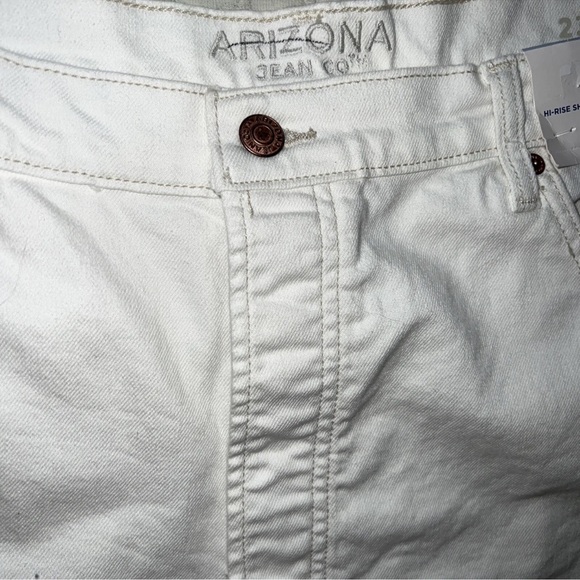 Arizona Juniors 23 Hi-Rise White Denim Cutoff Jean Shorts  4" Inseam NEW - Picture 6 of 12